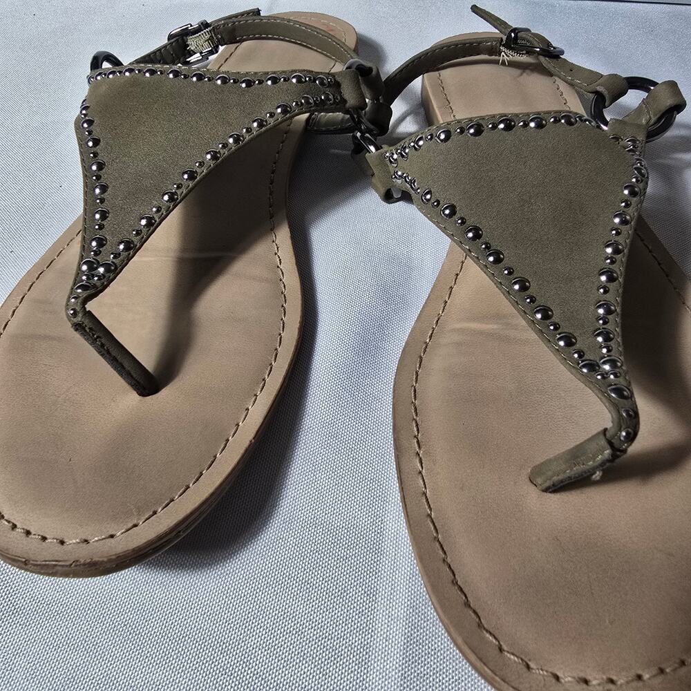 Simply Vera Wang Studded Brown Thong Sandal Womens Size 9 - Picture 2 of 7